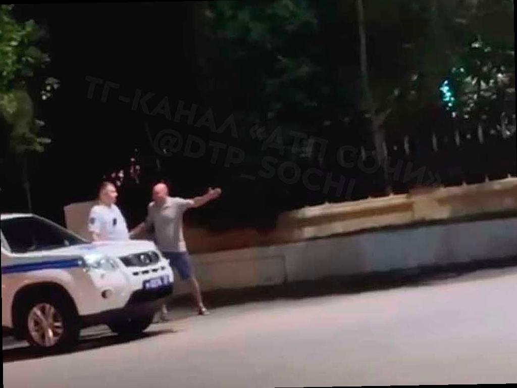 В Сочи начнется судебный процесс с неадекватным мужчиной, который напал на полицейского