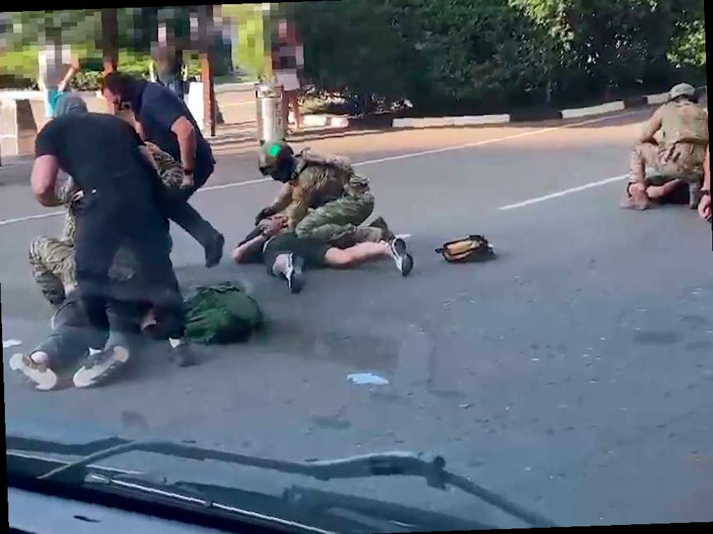 В аэропорту Сочи задержали молодого человека, подозреваемого в вербовке террористов