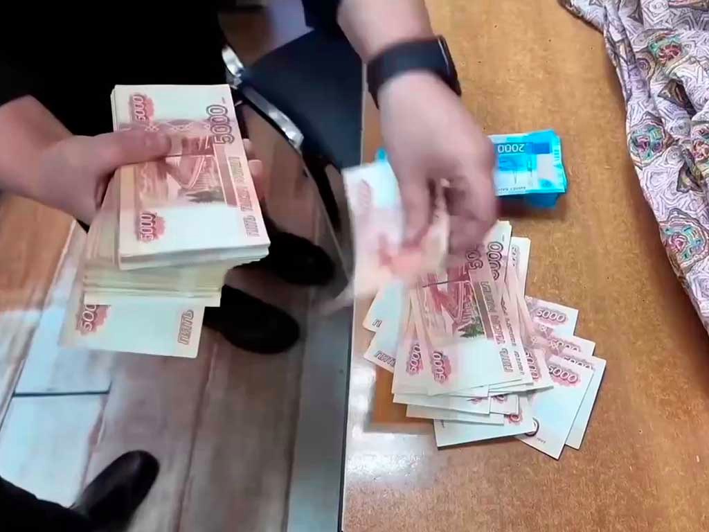 Полицейские вернули сочинской пенсионерке 1,5 млн рублей, задержаны ку