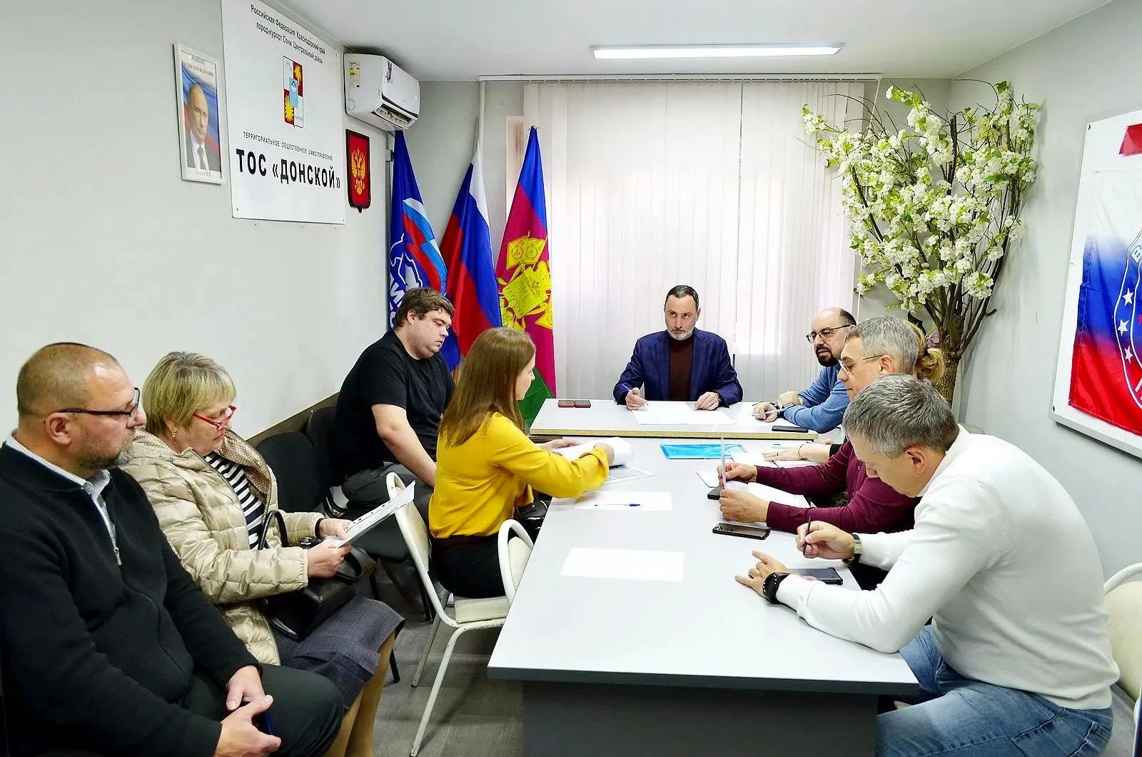 «Виктор Тепляков встретился с гражданами в ТОС Донской»