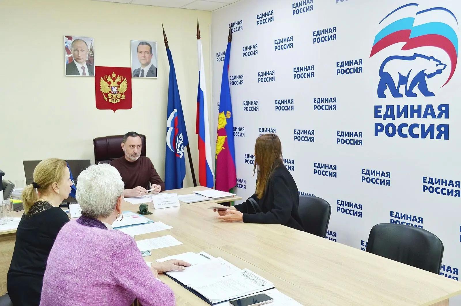 «Виктор Тепляков оказал помощь гражданам в общественной приёмной «Единой России»»