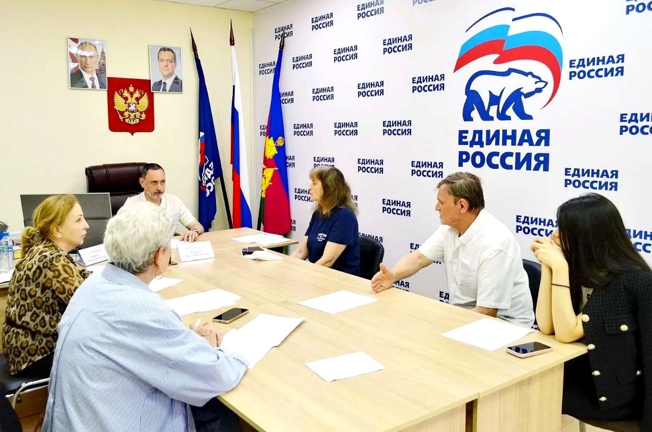 Депутат Законодательного Собрания Виктор Тепляков провёл приём граждан в Общественной приёмной