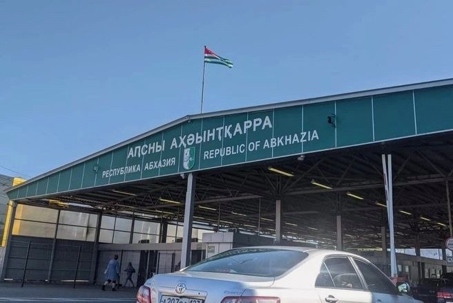 Очереди на границе с Абхазией увеличиваются, таможня предлагает альтернативы