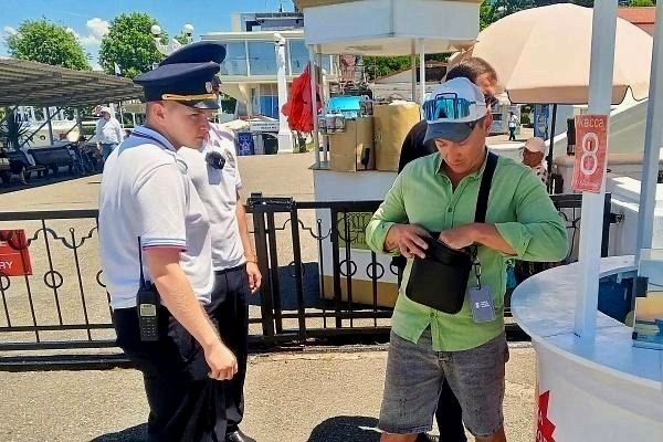 Сочи продолжает борьбу с уличными зазывалами