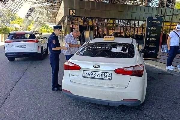 Ужесточение борьбы с нелегальными таксистами в Сочи в курортный сезон