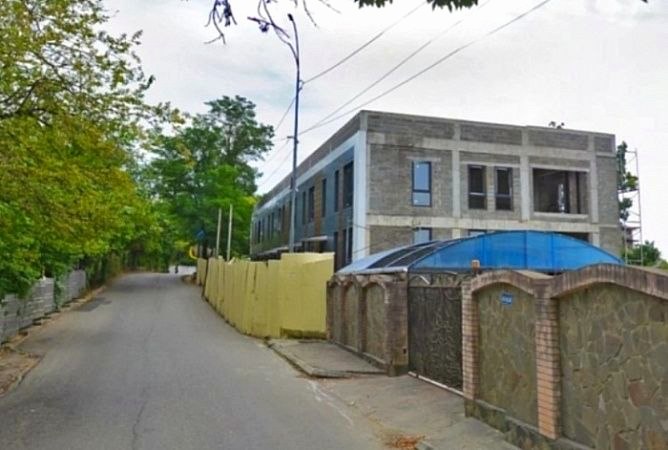В Сочи по решению суда снесут два самостроя в опасных зонах
